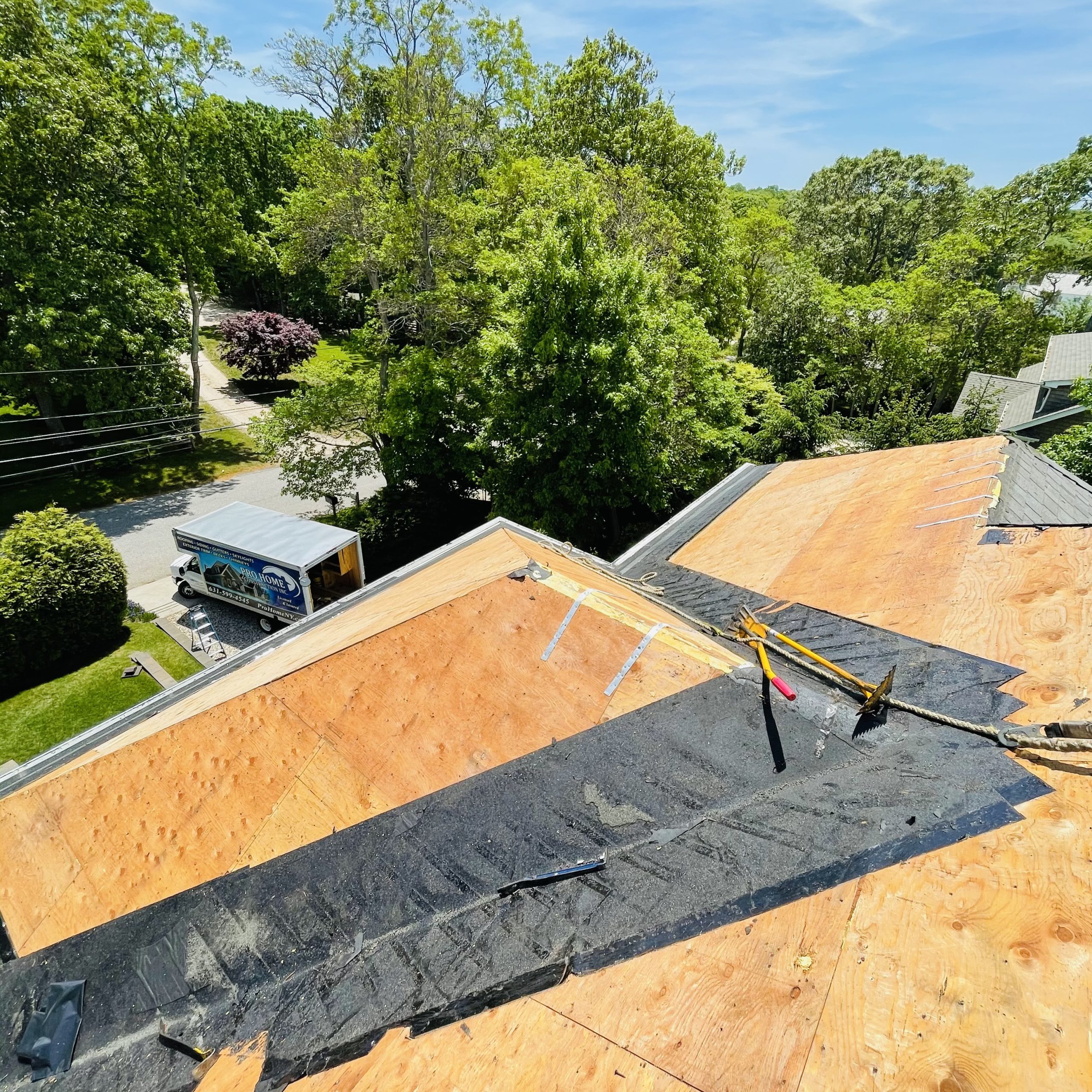 When To Replace a Roof